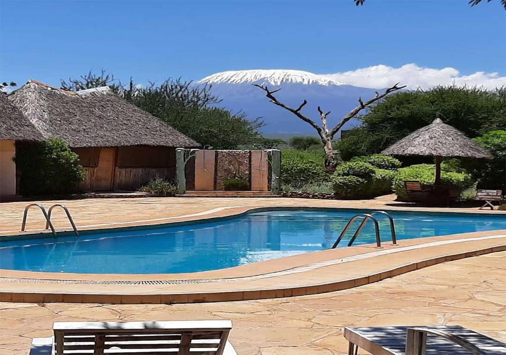 Aa Lodge Amboseli With Mara Triangle Safaris