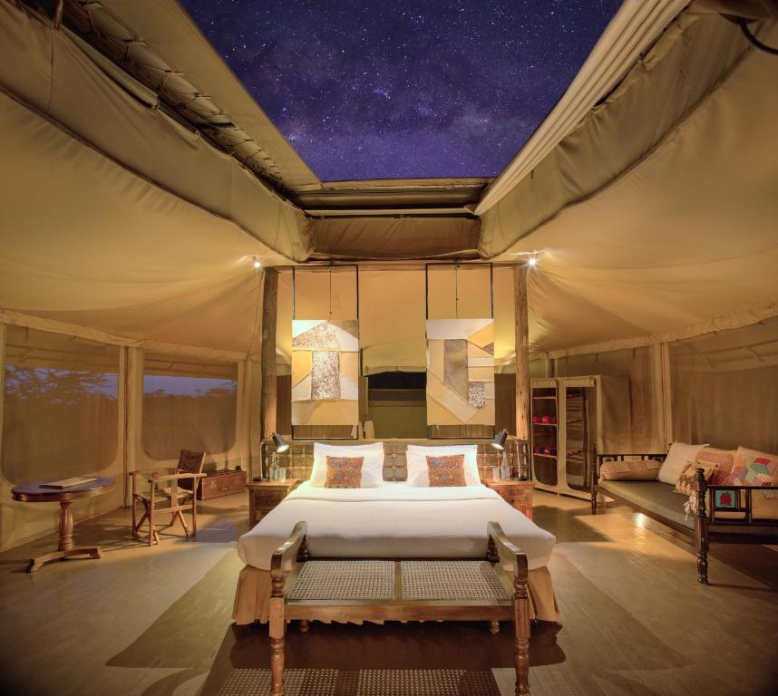 Saruni leopard hill with Mara Triangle Safaris5